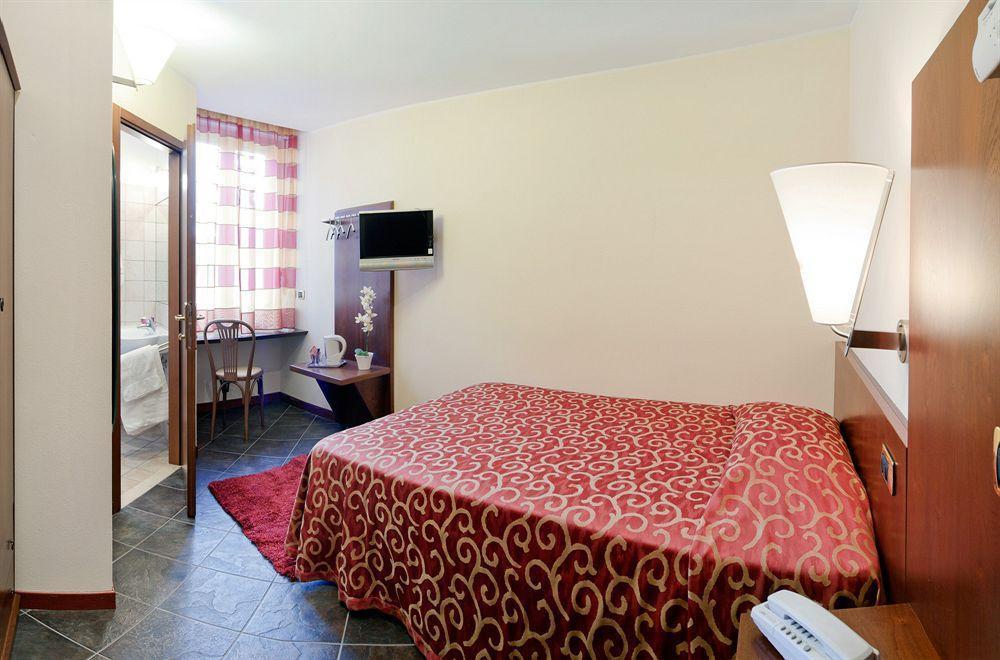 Antico Albergo Madonna Legnano Extérieur photo