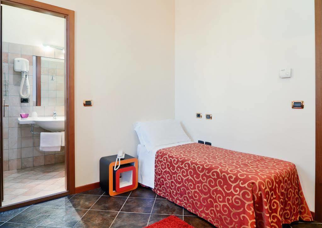 Antico Albergo Madonna Legnano Extérieur photo
