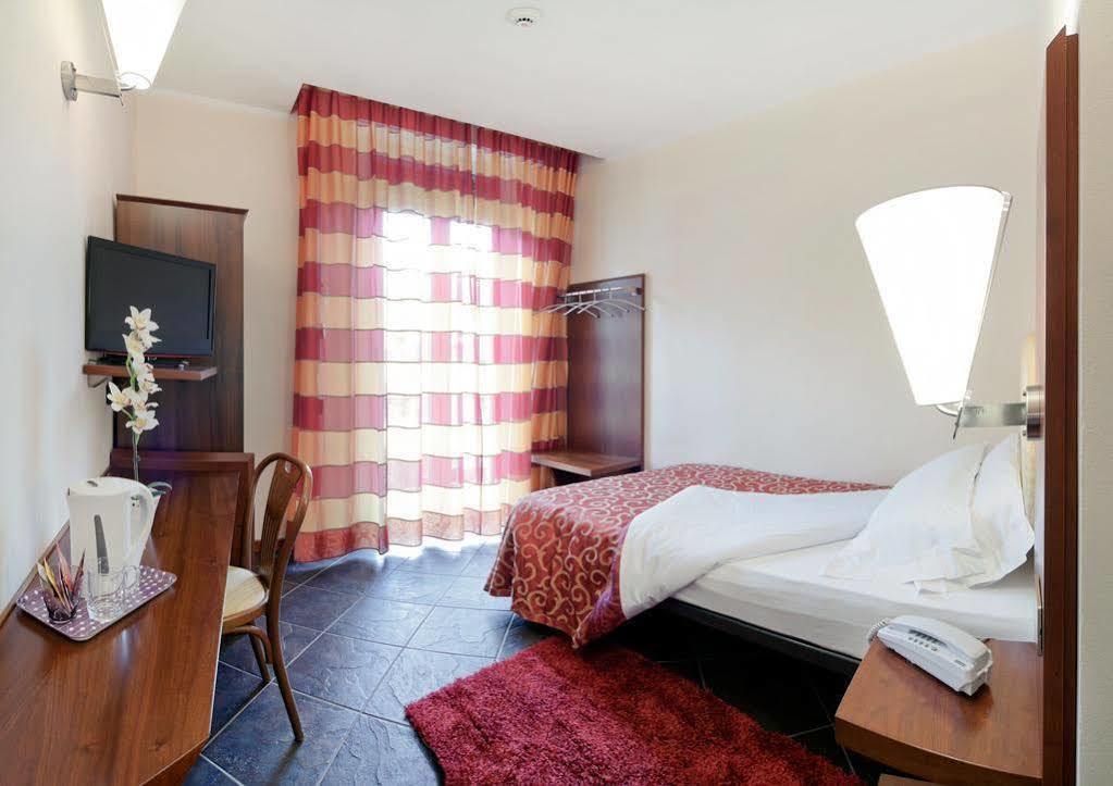Antico Albergo Madonna Legnano Extérieur photo